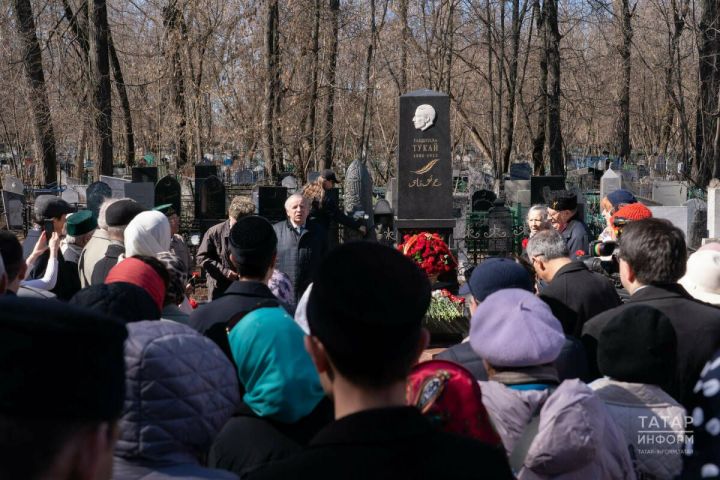 В Казани почтили память татарского поэта Габдуллы Тукая