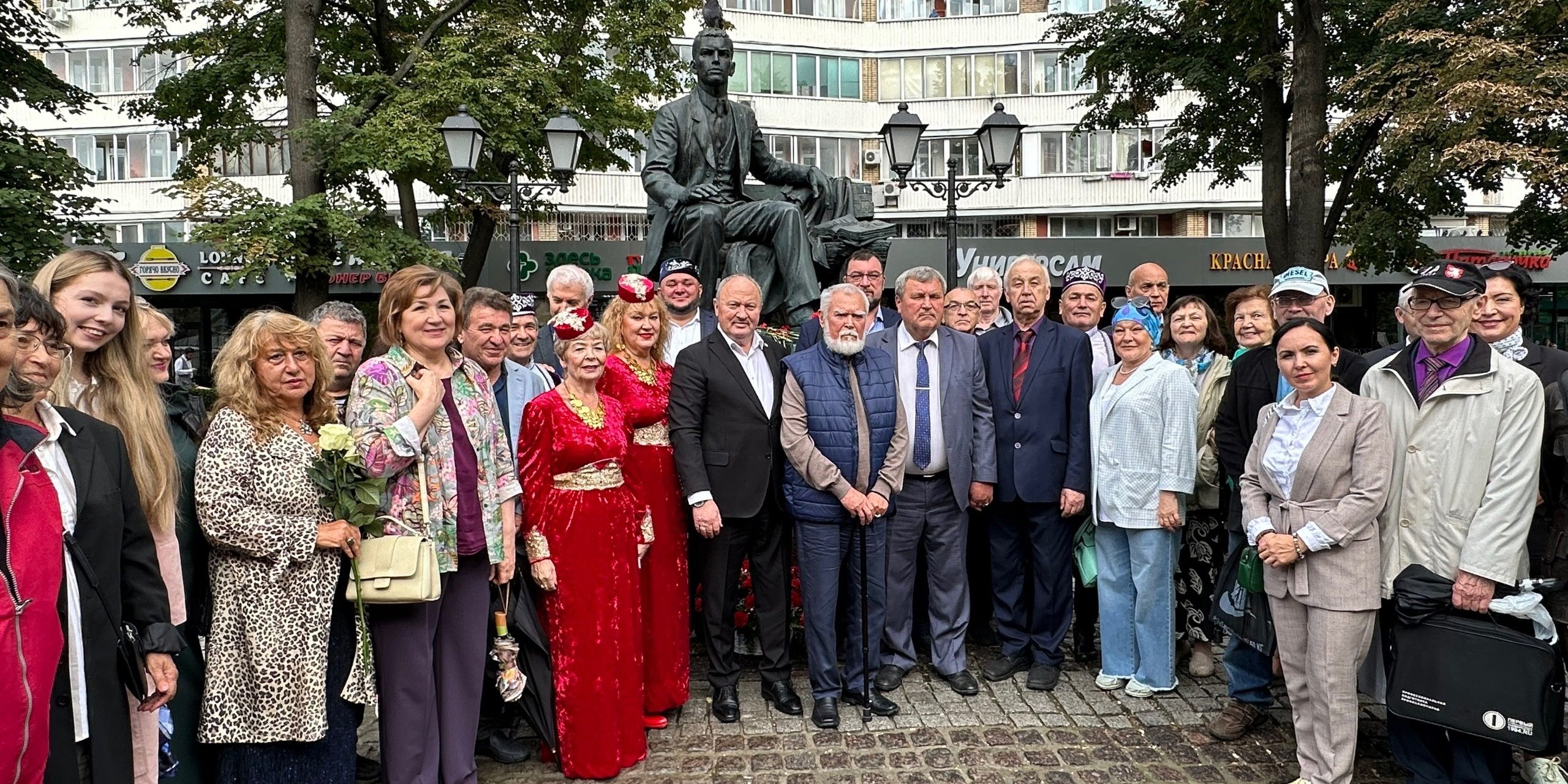 В Москве возложили цветы к памятнику Габдулле Тукаю